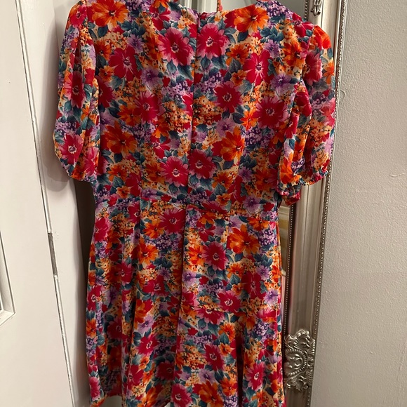 Forever 21 Floral summery dress - Picture 4 of 6